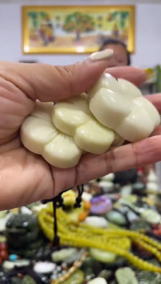 未镶嵌岫玉吊坠多样性发货发其中一件