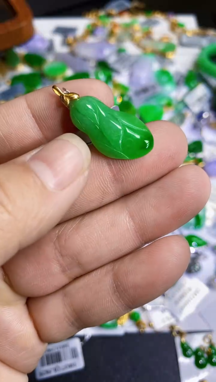 【闪购商品】翡翠颈饰18K金镶嵌白菜