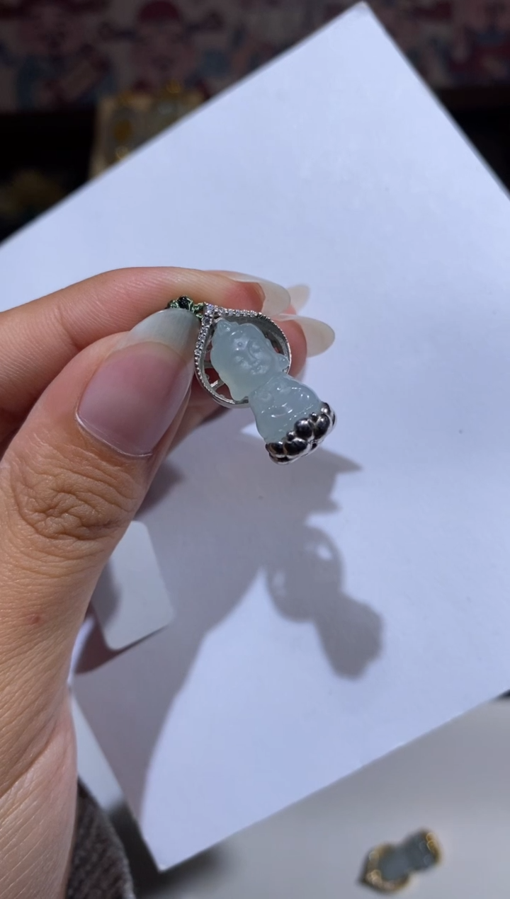 【闪购商品】翡翠颈饰未镶嵌普贤宝宝佛