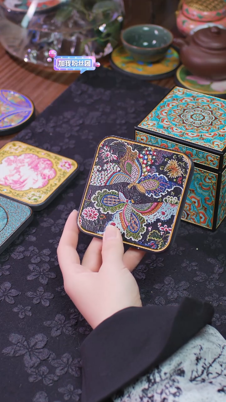 壹藏贰宝蝶恋花杯垫一片