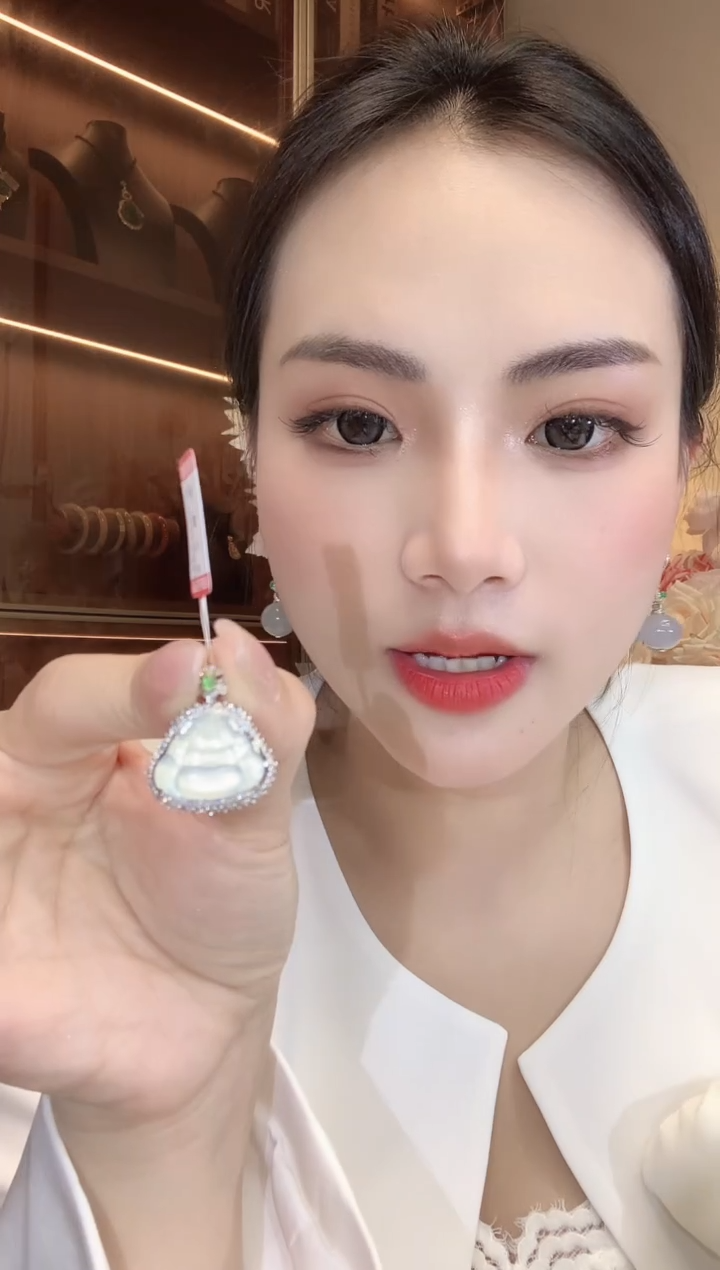 【闪购商品】翡翠吊坠(不含链)18K金镶嵌A81