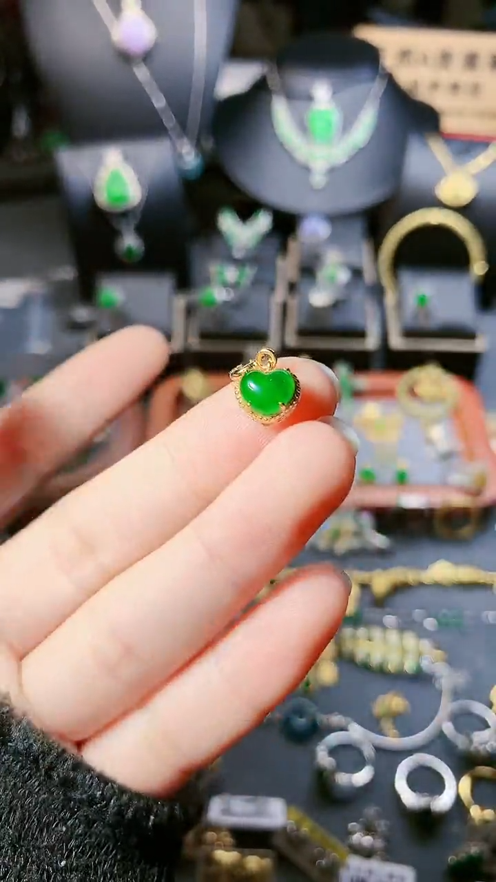 【闪购商品】翡翠吊坠(不含链)银S925镶嵌小提留
