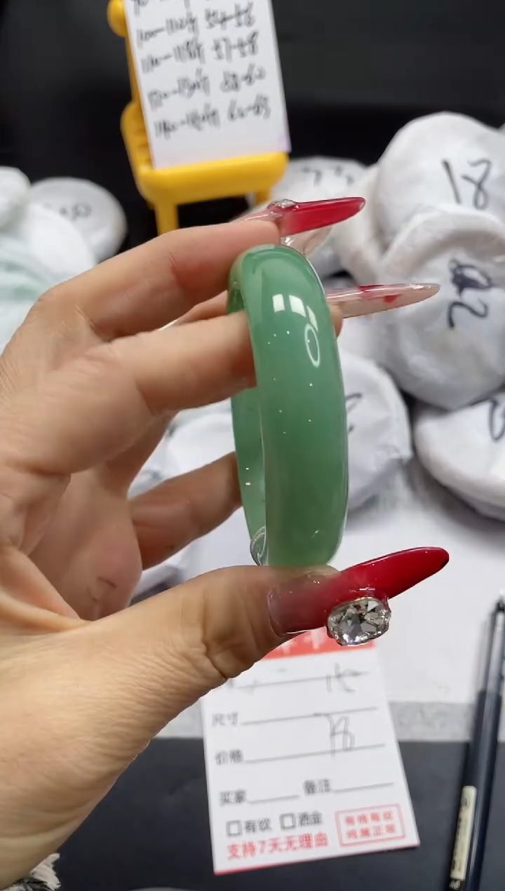 【闪购商品】石英质玉手镯未镶嵌147