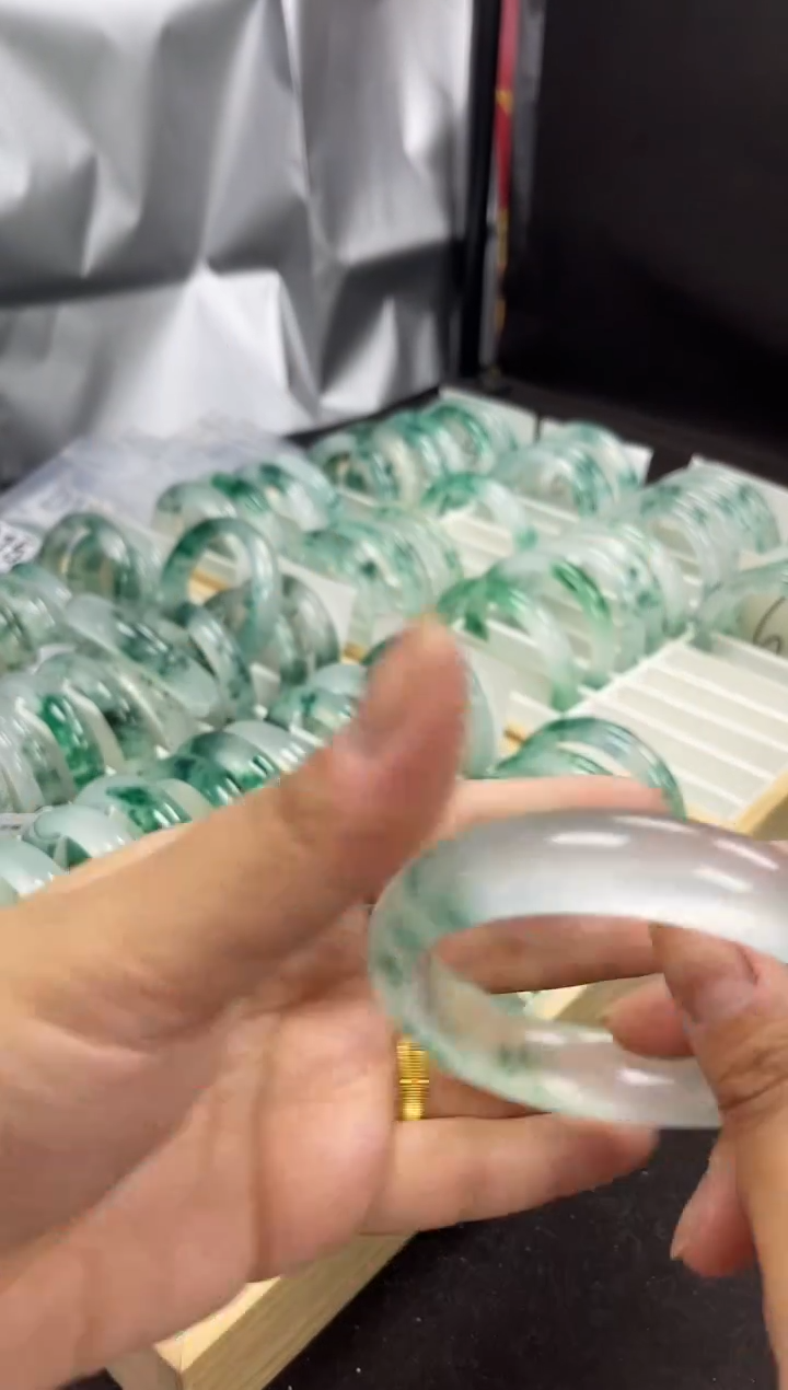 【闪购商品】石英岩玉手镯未镶嵌D16