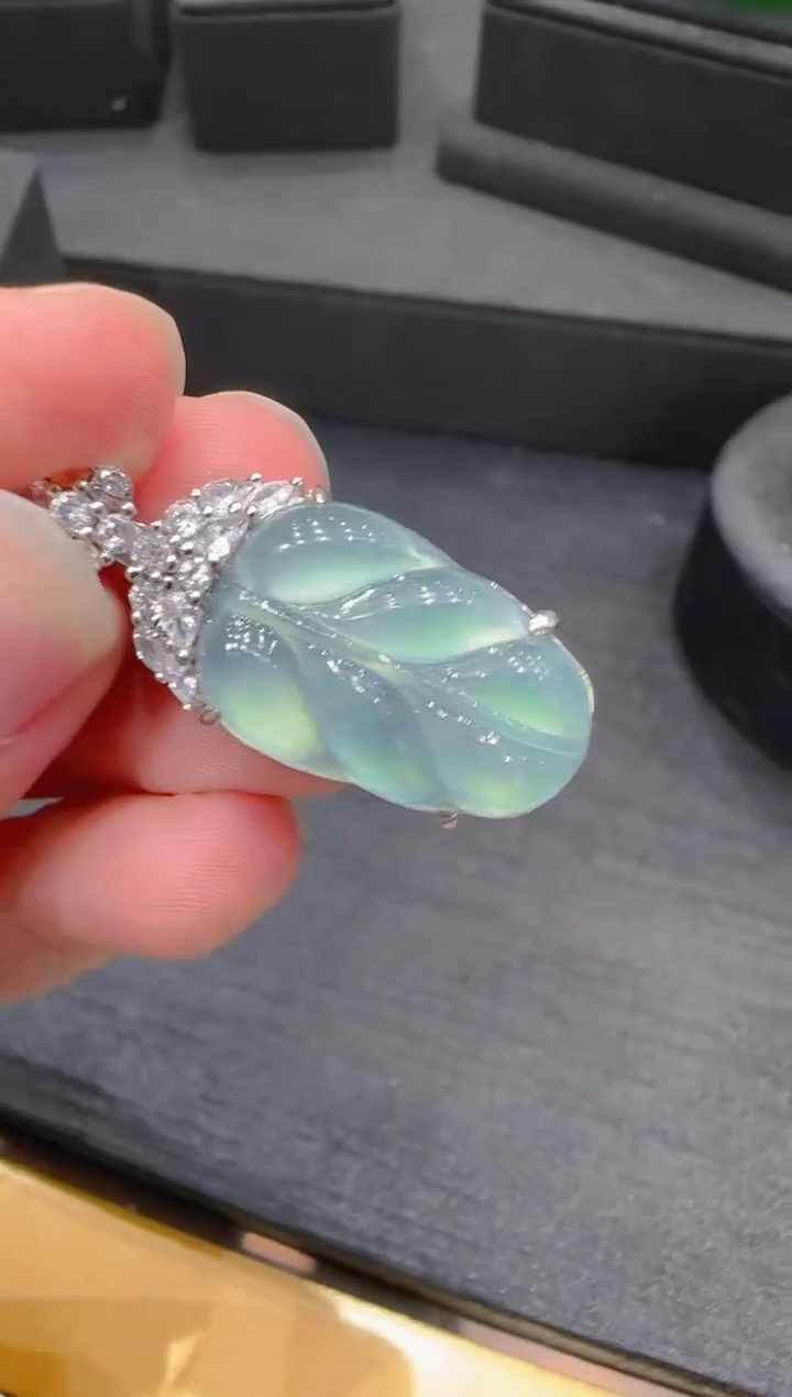 【闪购商品】翡翠吊坠(不含链)银S925镶嵌天然翡翠A货多样性发一件
