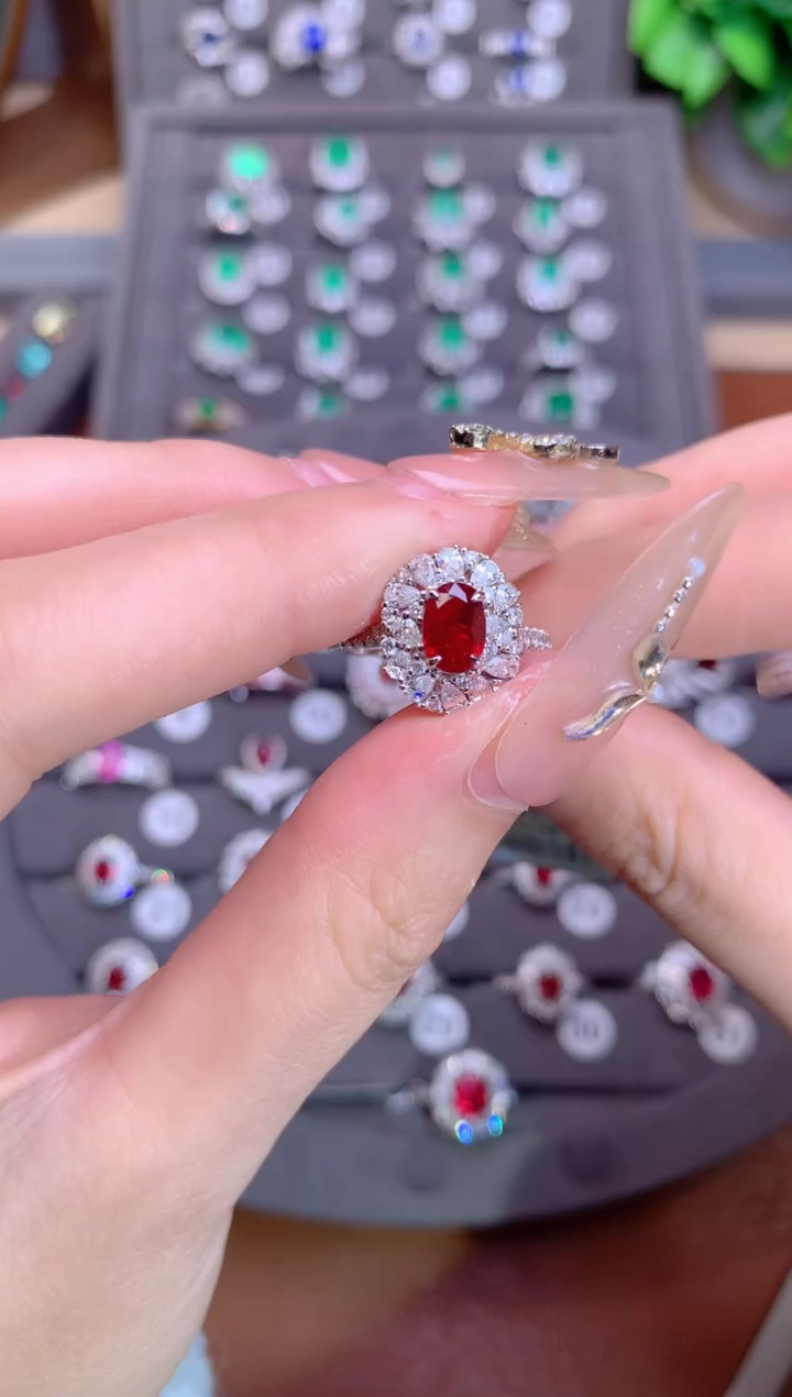 【闪购商品】红宝石戒指18K金镶嵌1.07CT 无烧鸽血红