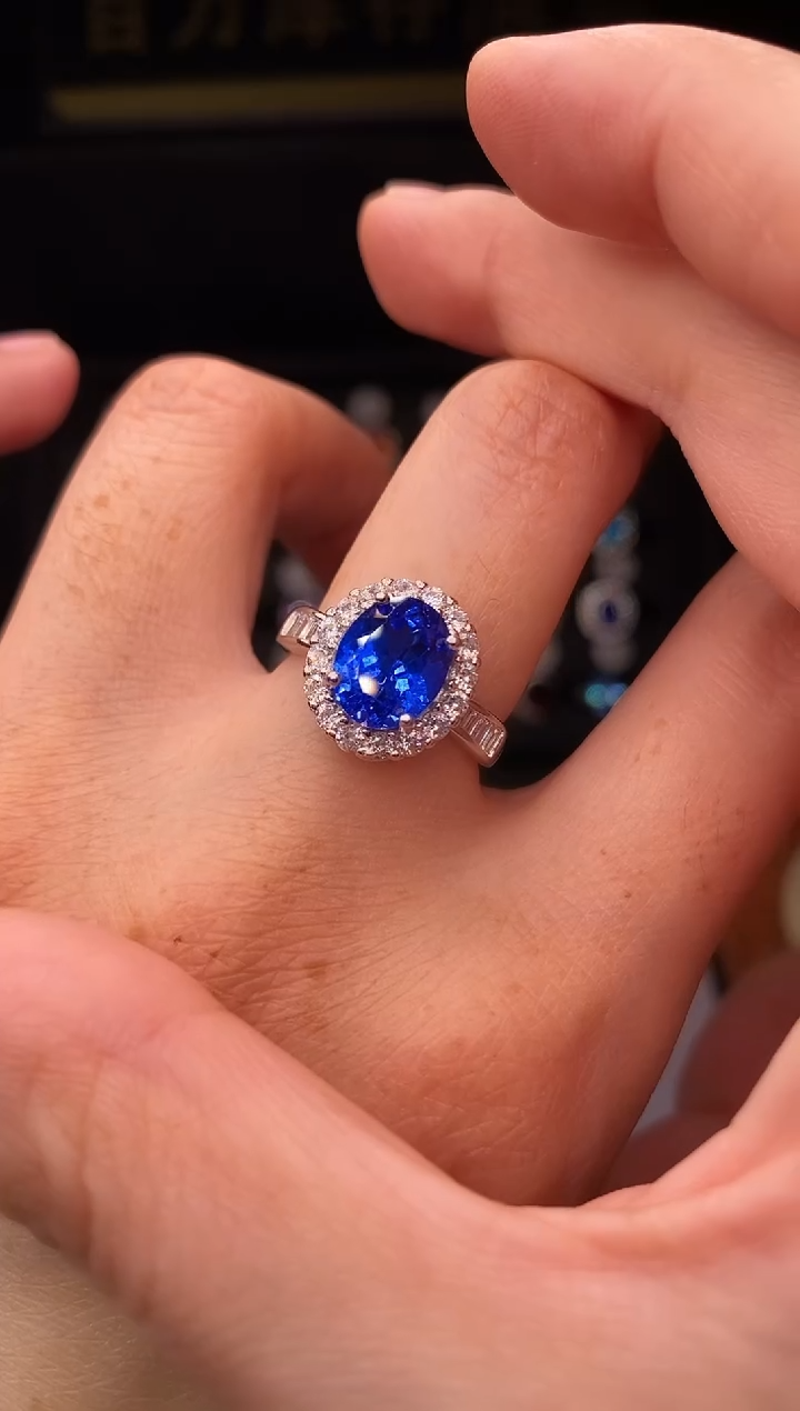 5克拉蓝宝石（处理）欧美风戒指