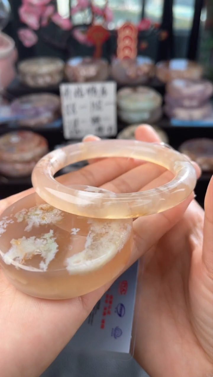 【闪购商品】石英质玉手镯未镶嵌59