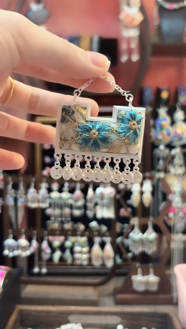 织绣云织谣老绣饰品  135