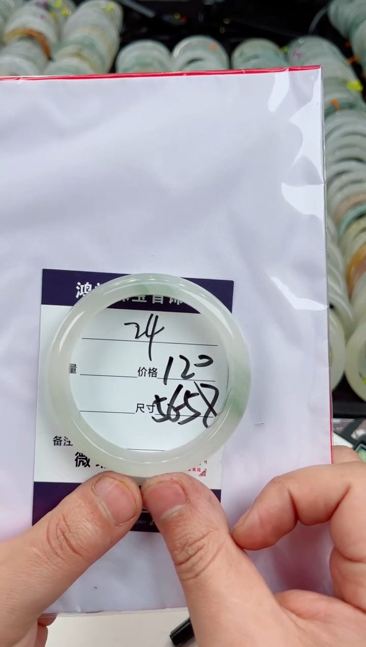 【闪购商品】石英质玉手镯未镶嵌24