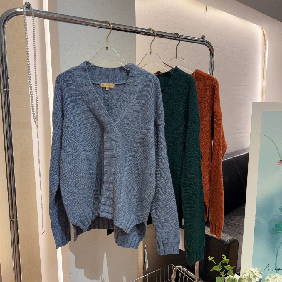 M1850【库存勿动】百搭V领纯色针织衫 前长56后长62 款号YR86