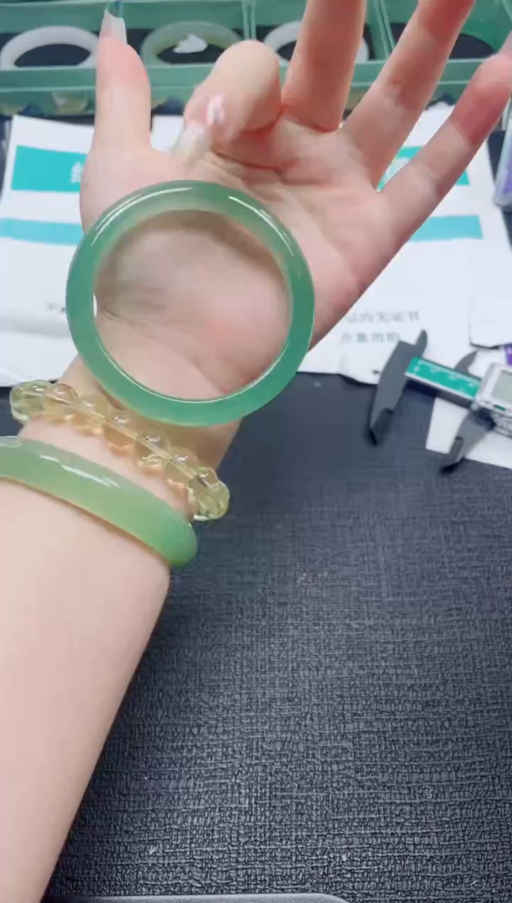未镶嵌手镯石英质玉122-60