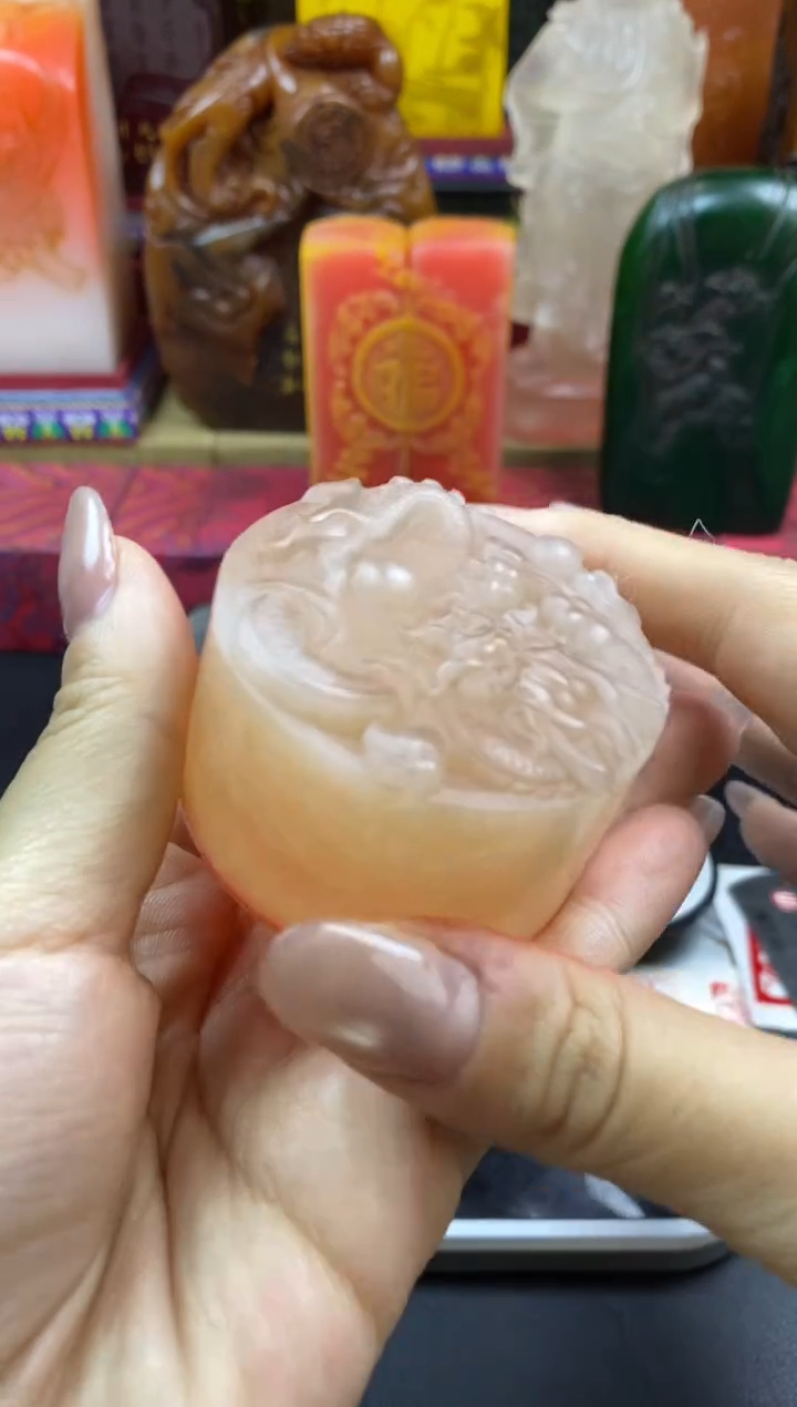 寿山石印石荔枝冻龙戏珠圆章 十二生肖