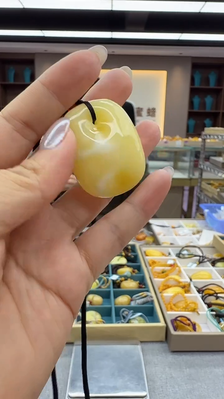 琥珀颈饰未镶嵌102秒拍号 假一罚三 