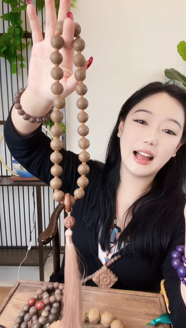 泥塑玉华醒醉手持一个27籽   