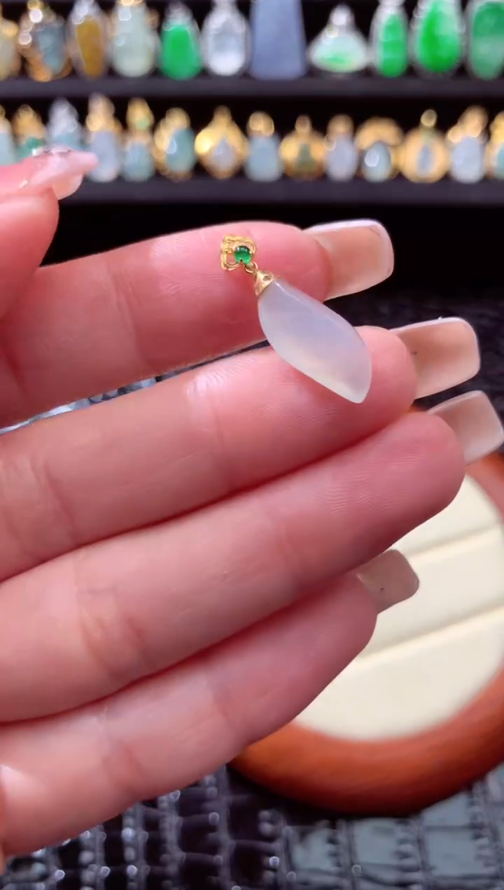 【闪购商品】翡翠颈饰18K金镶嵌滴流