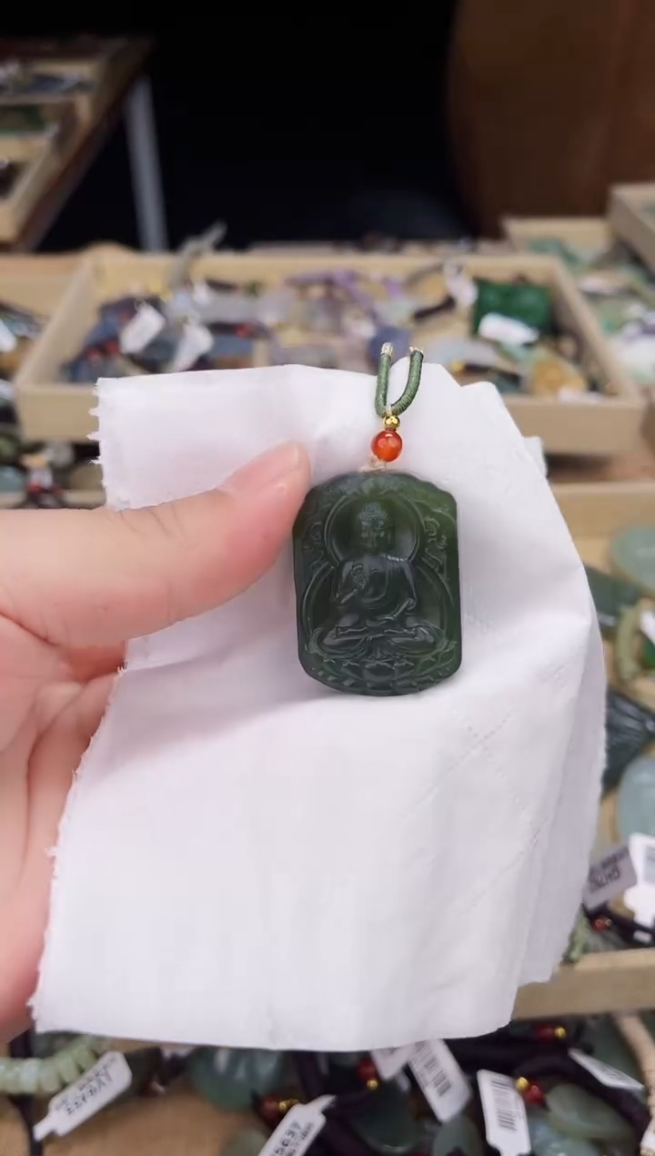 颈饰未镶嵌和田玉1