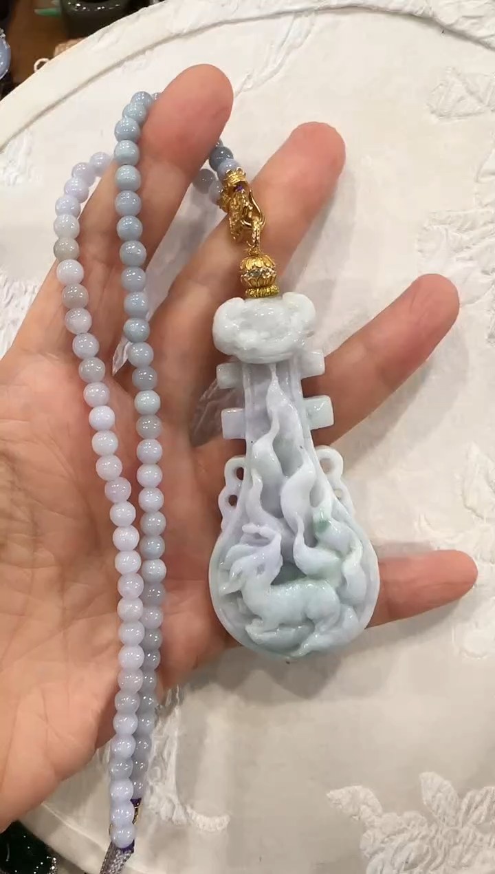 翡翠未镶嵌颈饰国风