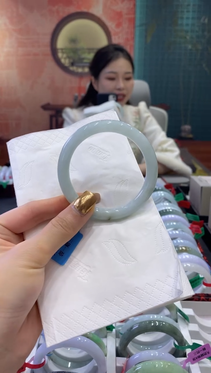 【闪购商品】翡翠手镯未镶嵌多人17029