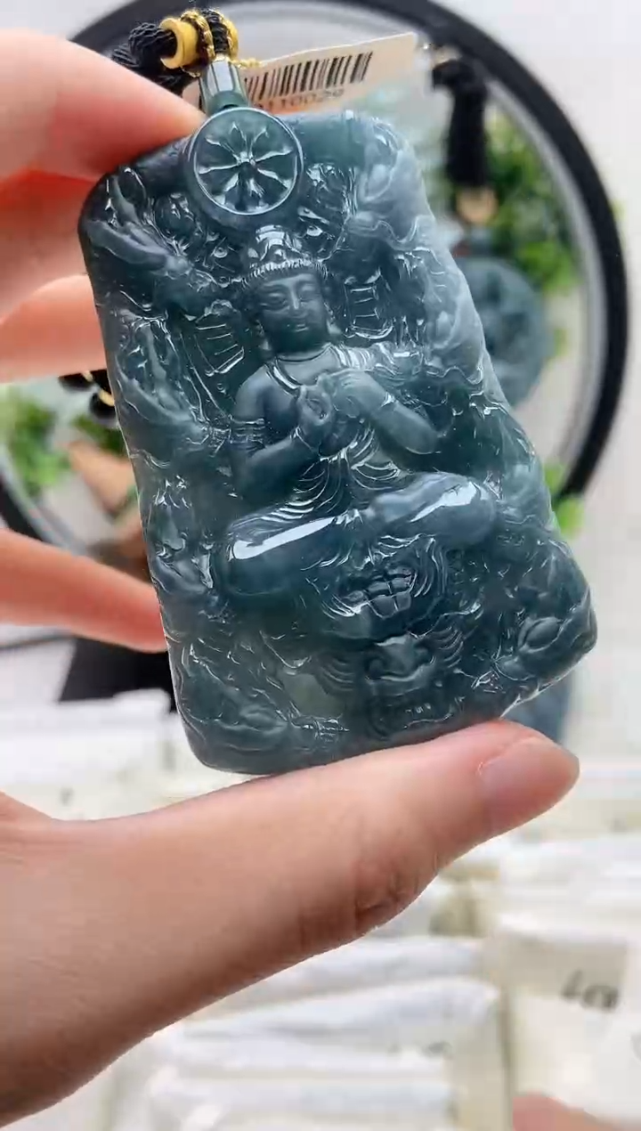 翡翠未镶嵌颈饰大势至