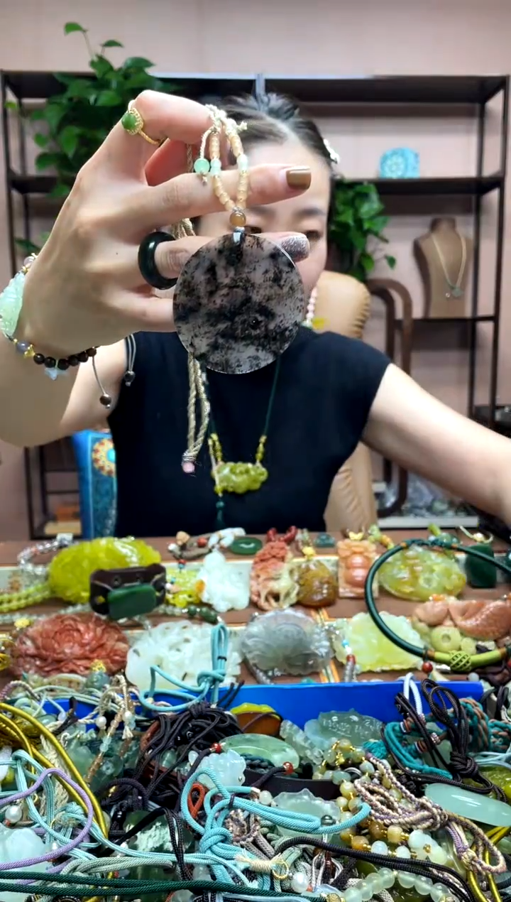 未镶嵌岫玉吊坠·