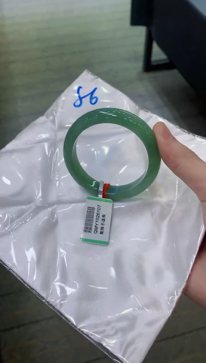 【闪购商品】翡翠手镯未镶嵌            
