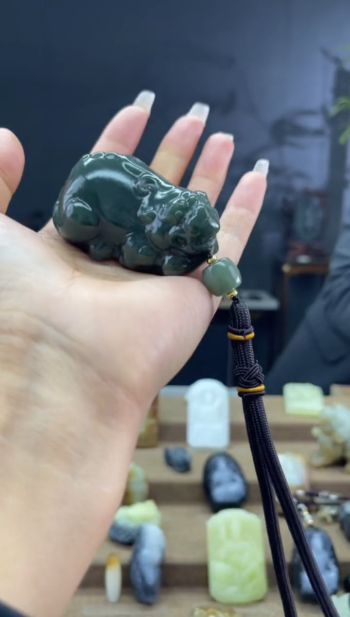 颈饰未镶嵌和田玉1