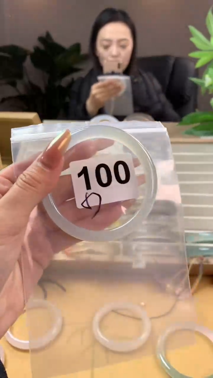【闪购商品】玛瑙/玉髓手镯未镶嵌100