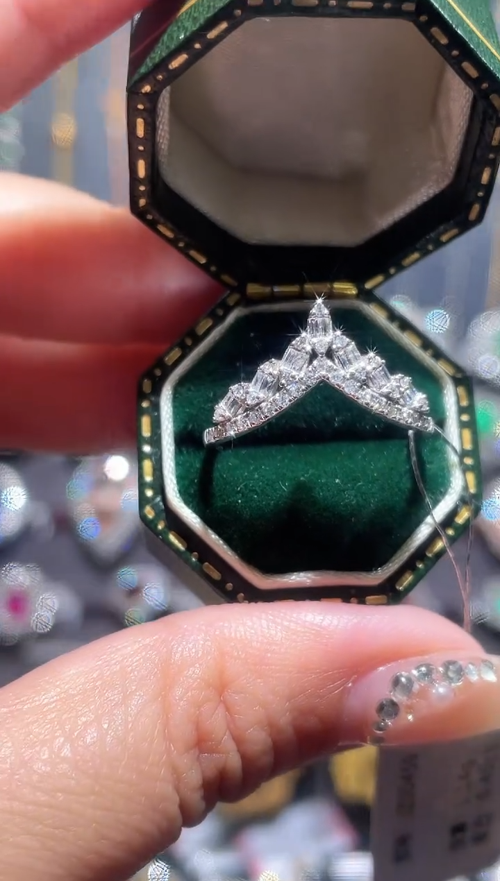 【闪购商品】钻石戒指/指环18K金镶嵌钻石戒指