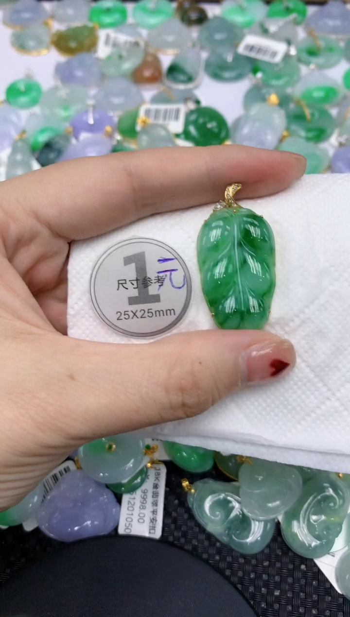 翡翠18K金镶嵌颈饰11111111