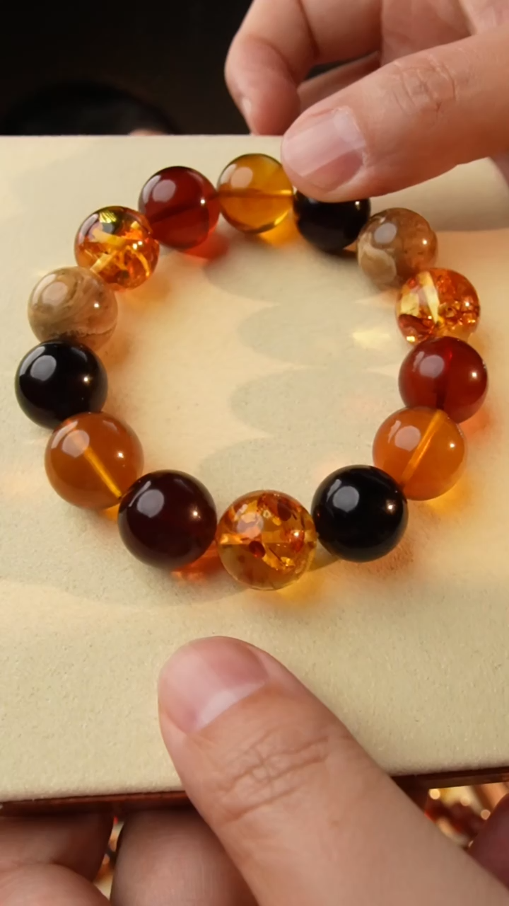 【闪购商品】琥珀裸石未镶嵌16+多宝手串