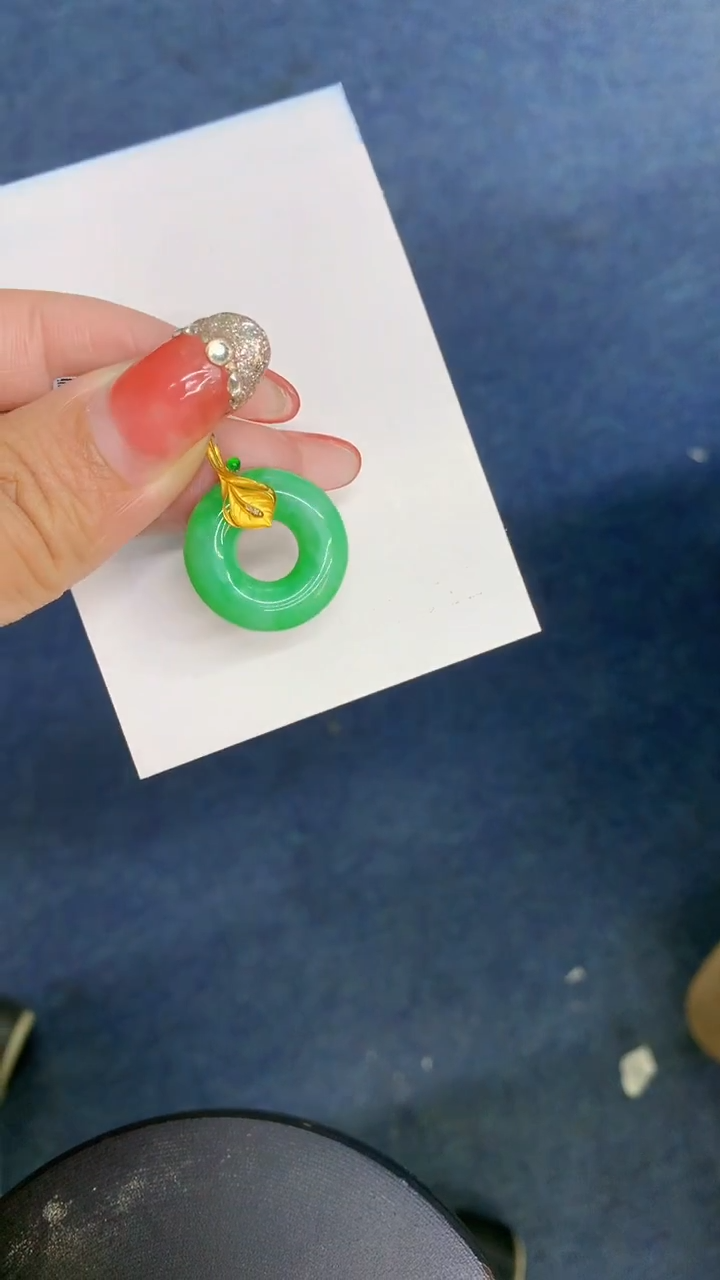 颈饰18K金镶嵌翡翠1