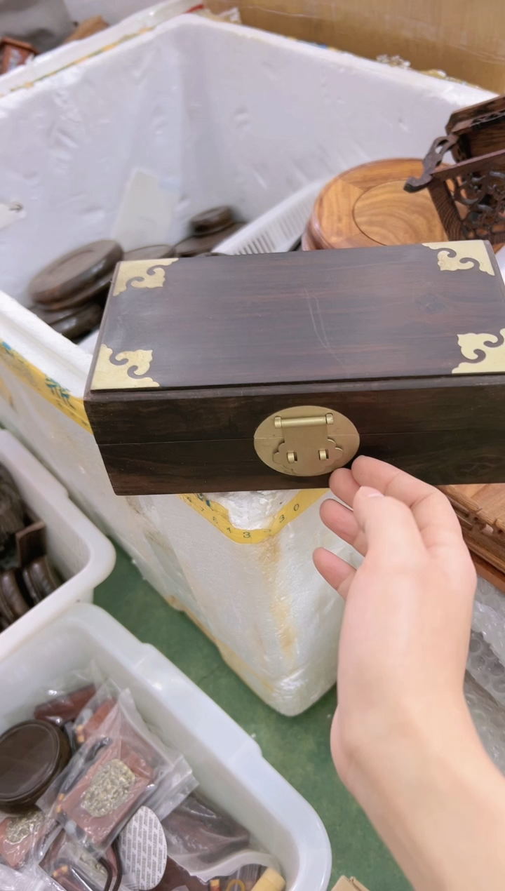 【闪购商品】东非黑黄檀（紫光檀）黄铜平镶嵌文玩盒一个