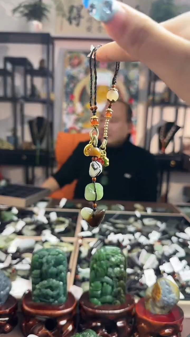 颈饰未镶嵌和田玉吊坠
