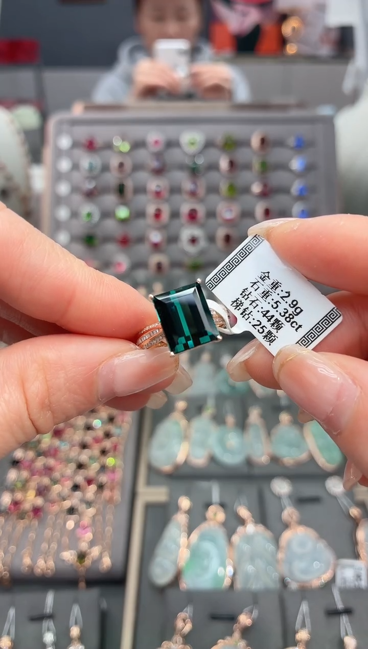 18K金镶嵌戒指碧玺5.38      