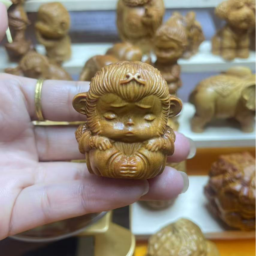 崖柏木雕孙悟空手把件可爱生肖小猴子