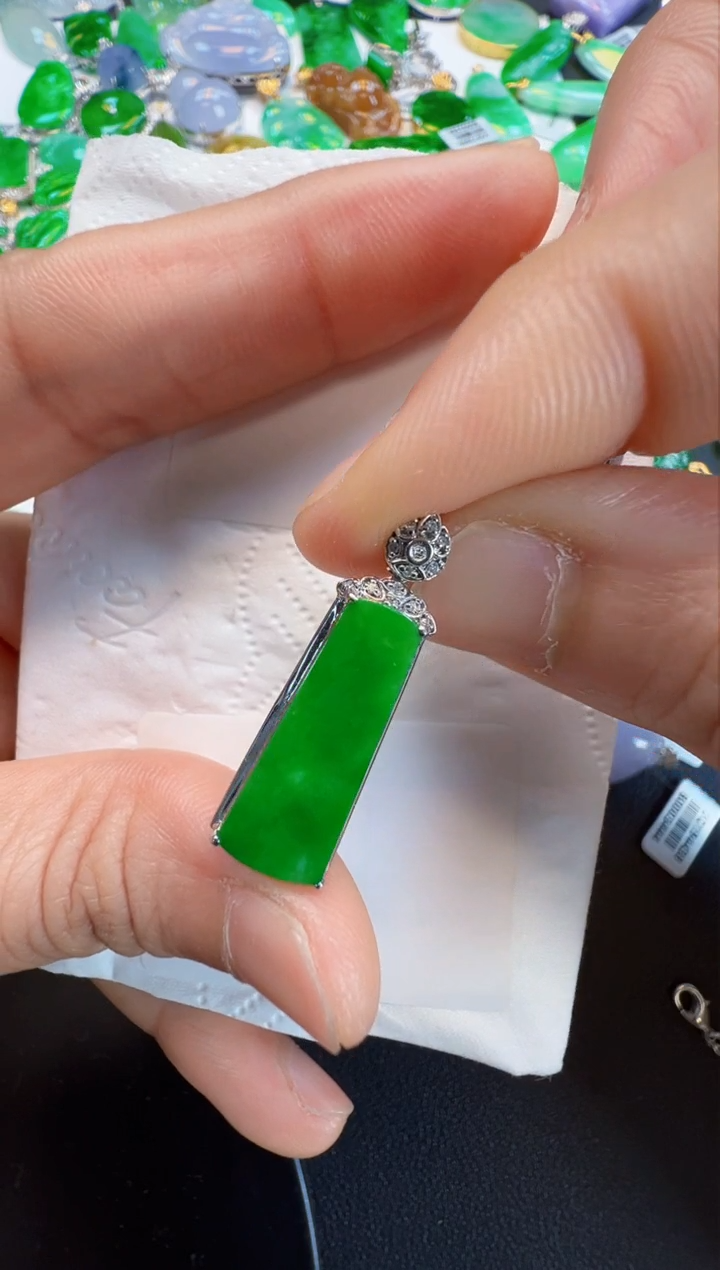 【闪购商品】翡翠吊坠(不含链)18K金镶嵌3980