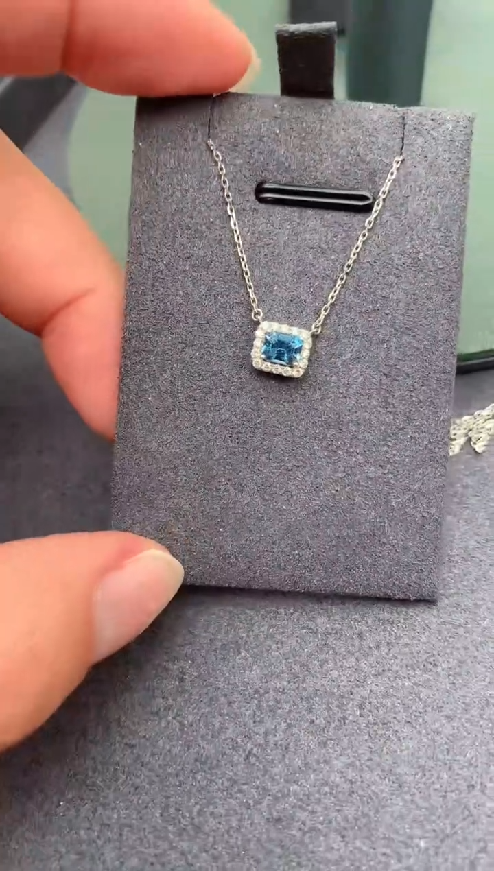 【闪购商品】海蓝宝石颈饰18K金镶嵌28分海蓝宝项链