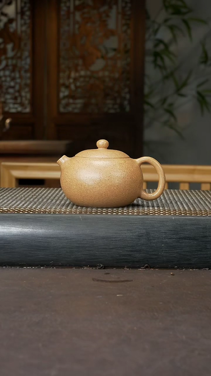 【闪购商品】紫砂茶壶黄金段泥 西施 160cc 018