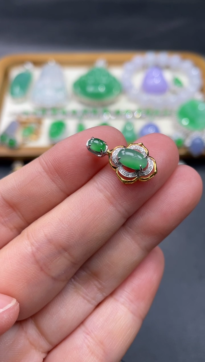 【闪购商品】翡翠颈饰18K金镶嵌162.........