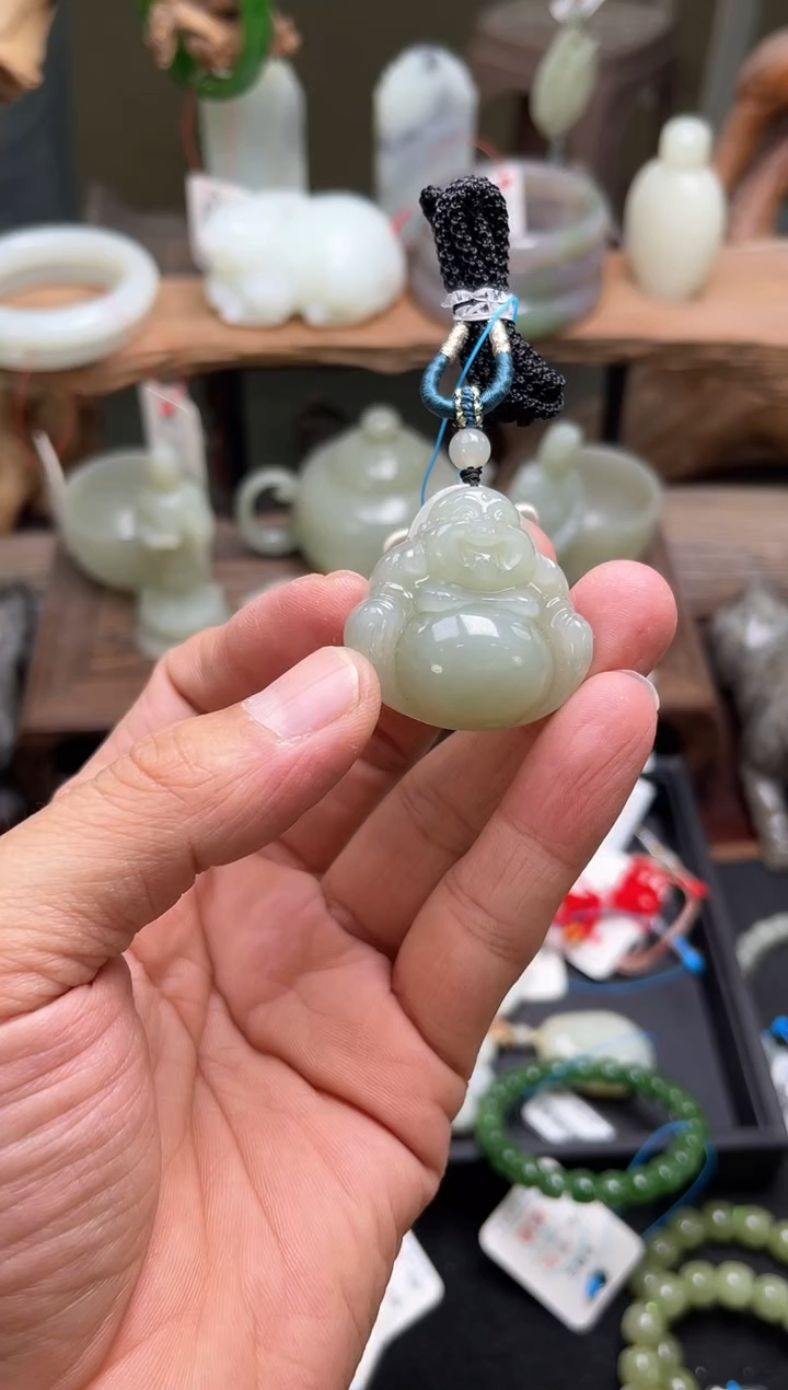 和田玉未镶嵌吊坠且末青白 35佛公9008006