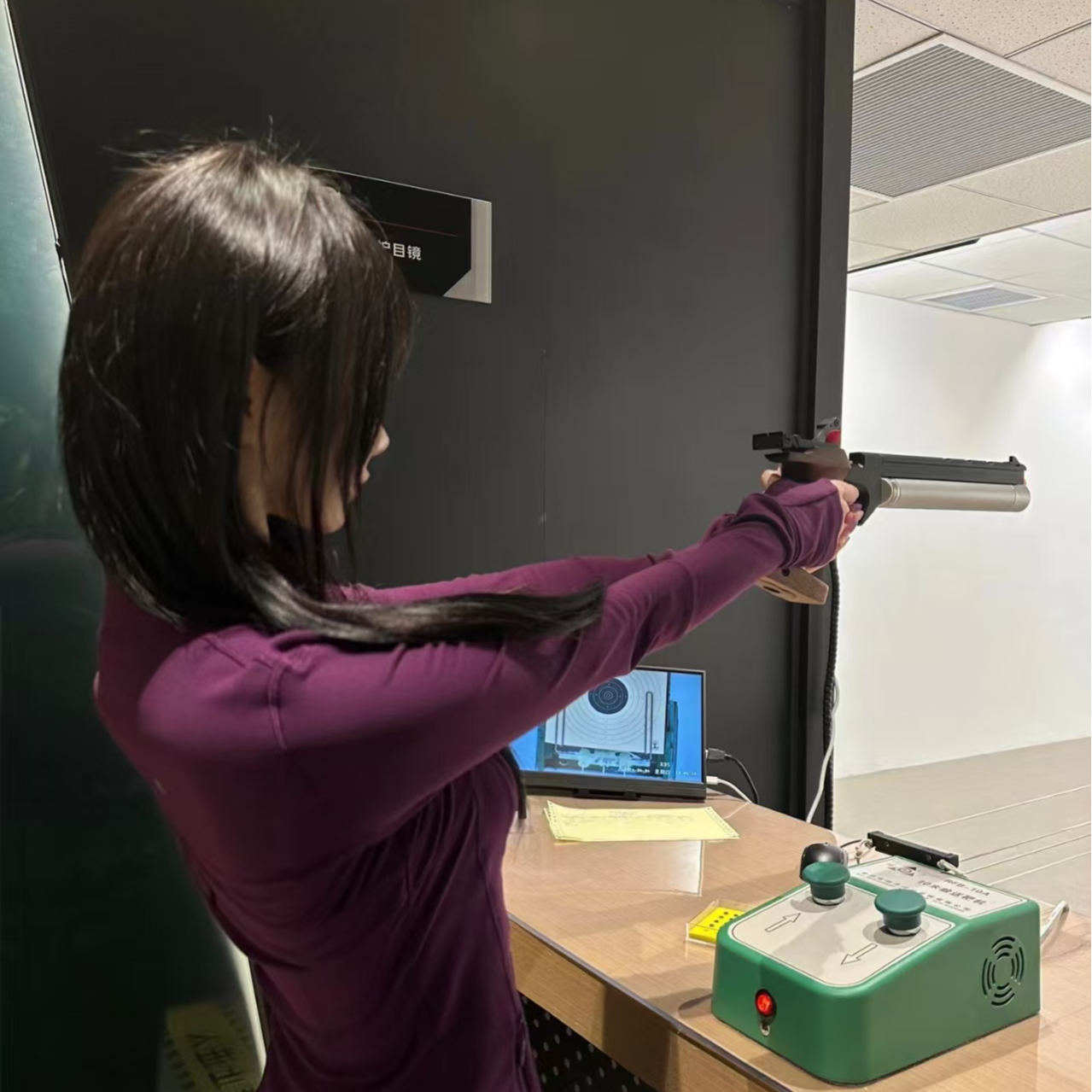 QING MU  修身瑜伽上衣（戏剧紫）