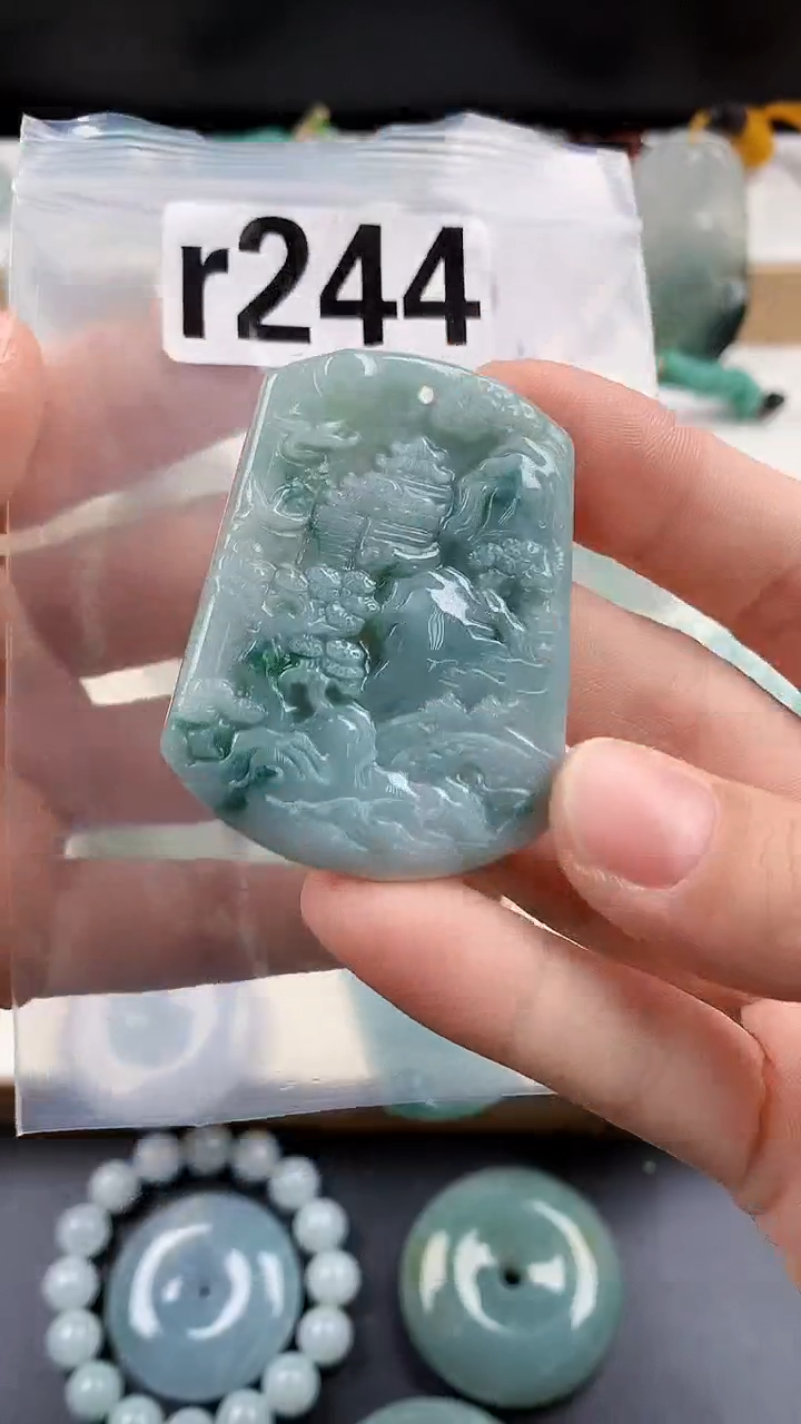 颈饰未镶嵌翡翠天然翡翠吊坠挂件