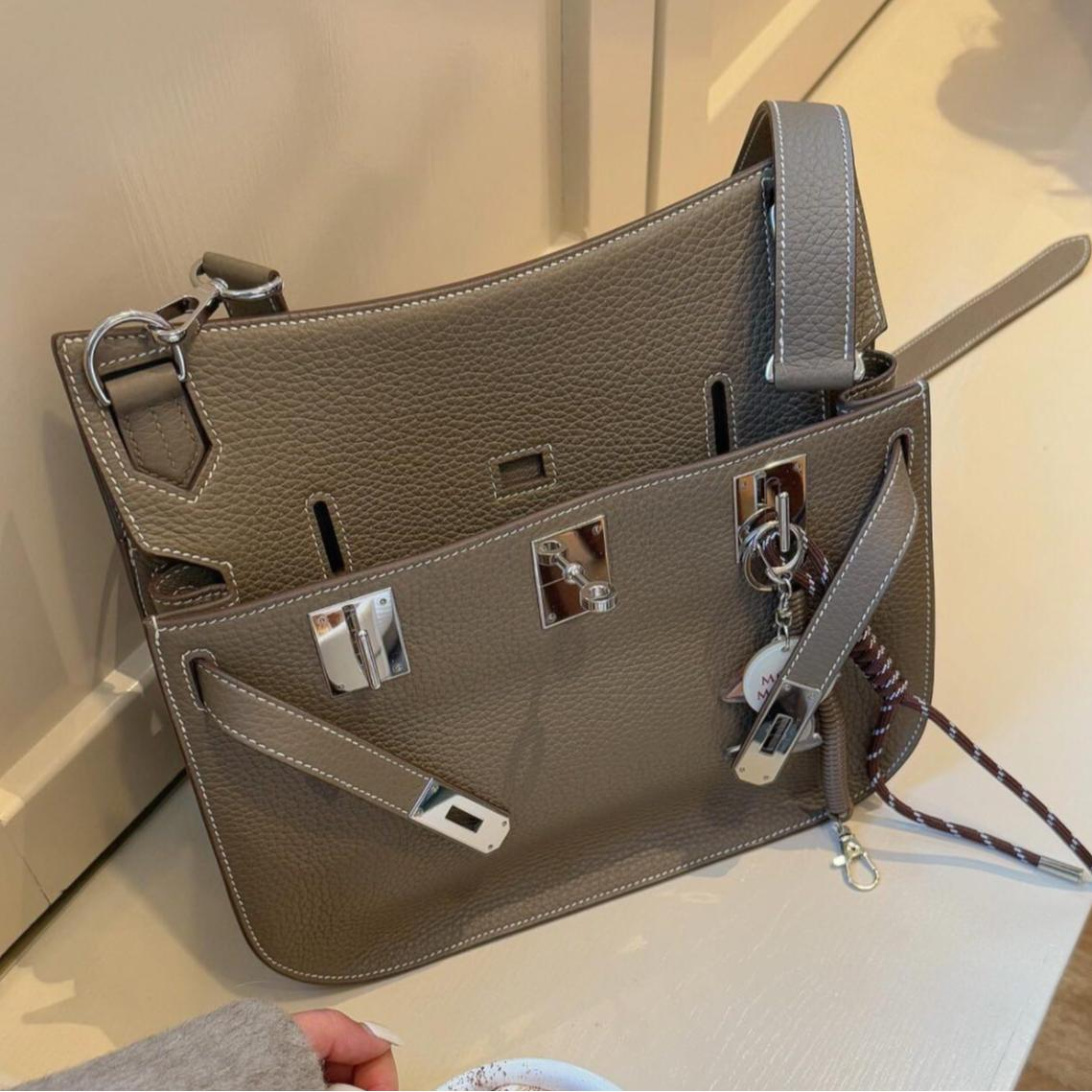 95新 Hermes/爱马仕 小花Jerry  吉普赛 28 大象灰 框O银扣包 
