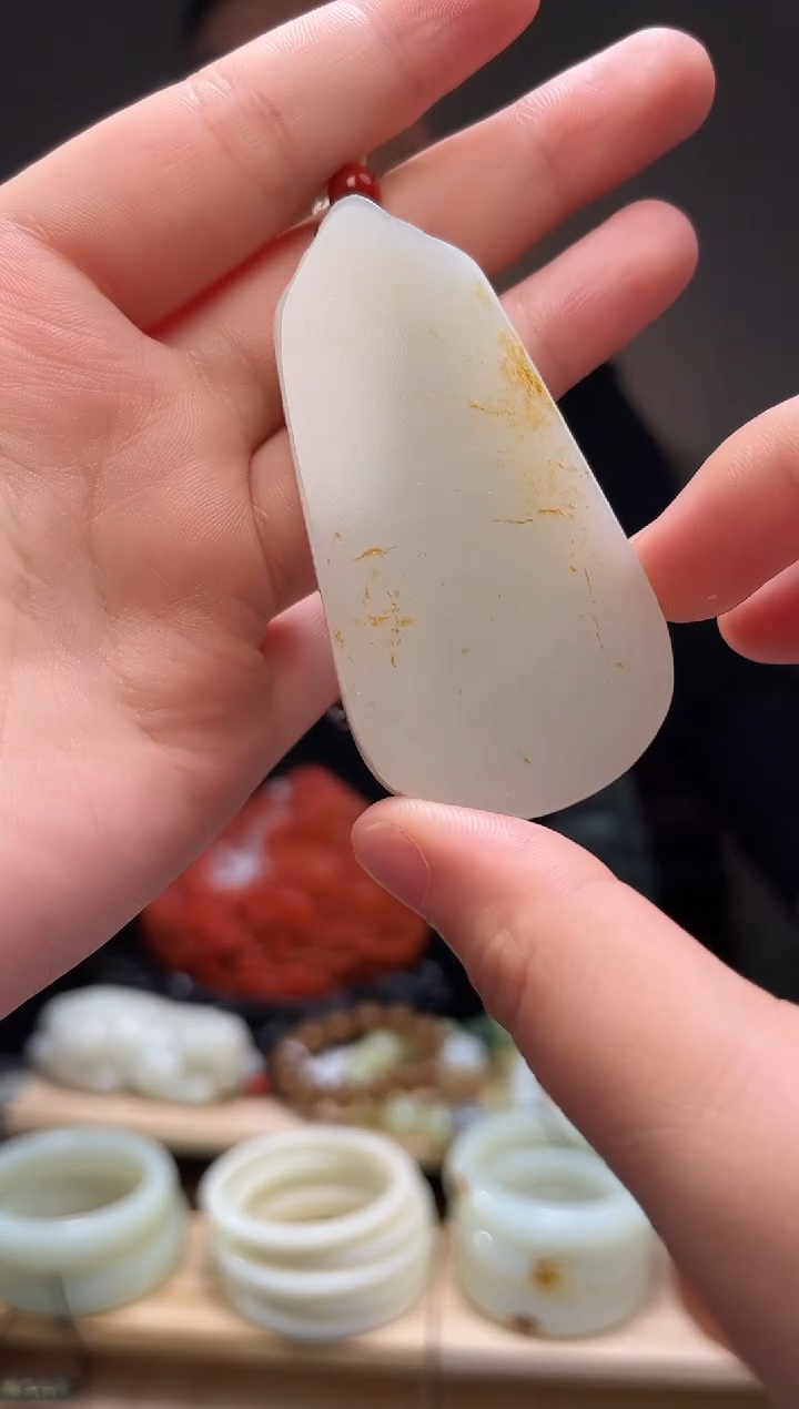 颈饰未镶嵌和田玉吊坠