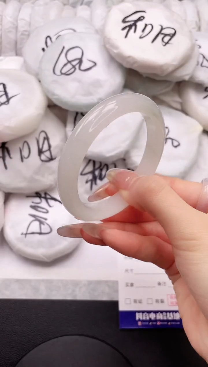 【闪购商品】石英质玉手镯未镶嵌1K16-54