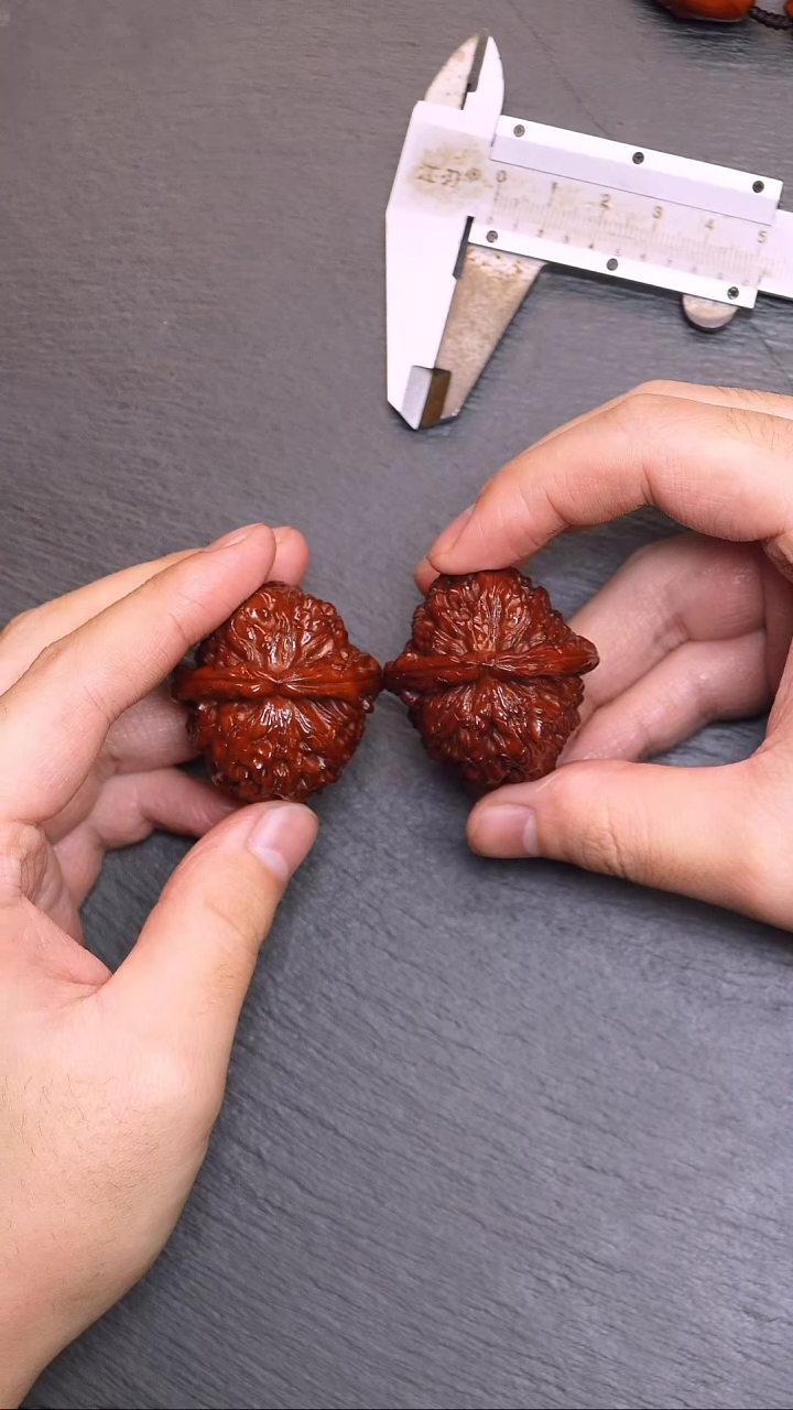 【闪购商品】橄榄核吊坠核桃白狮子1