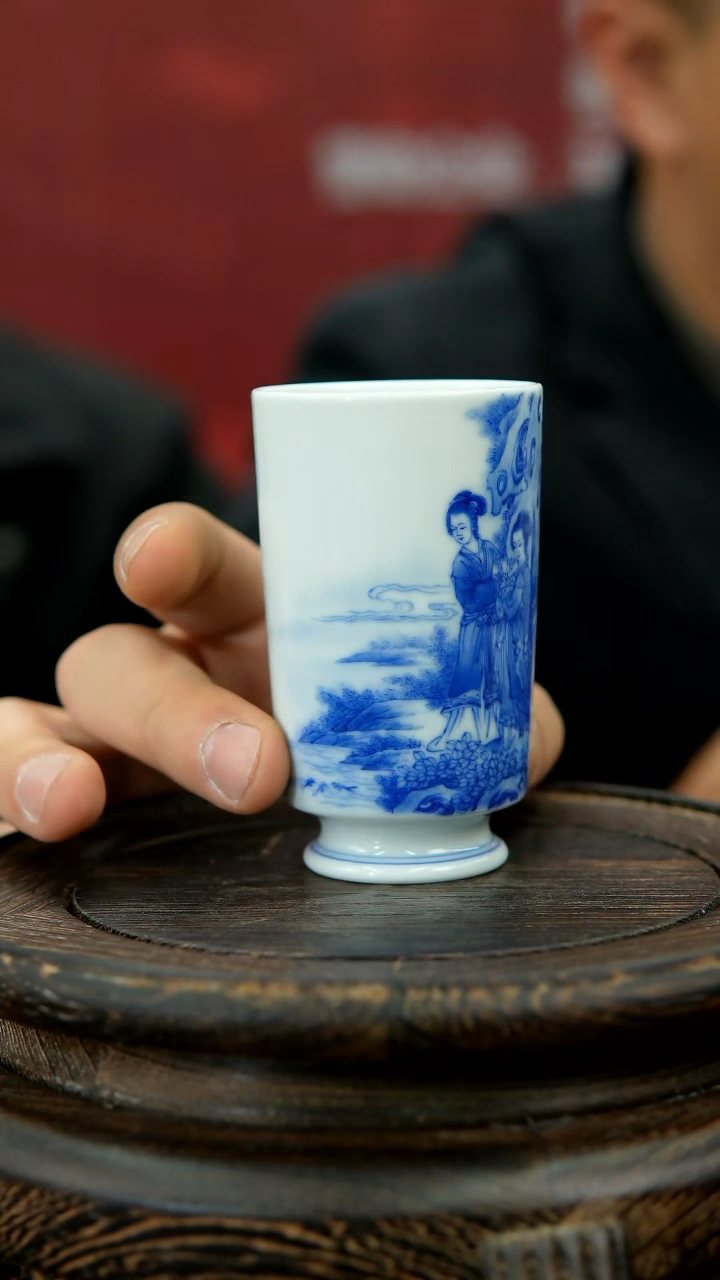 【闪购商品】027函夏非遗朱剑辉青花美女画片主人杯
