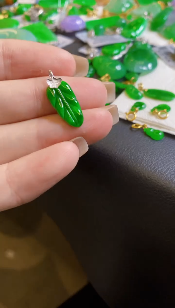 【闪购商品】定制翡翠18K金镶嵌吊坠