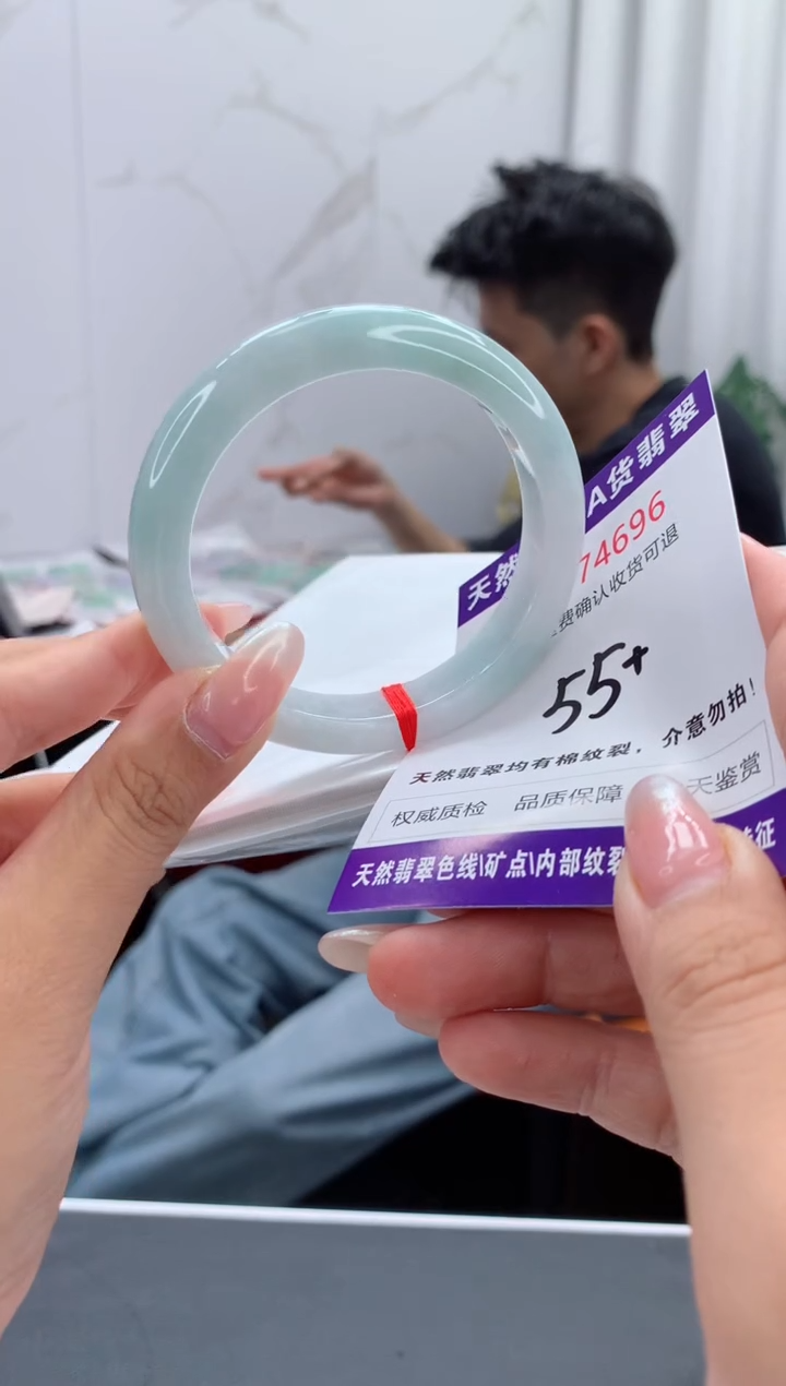 翡翠手镯未镶嵌有纹，完美者勿拍